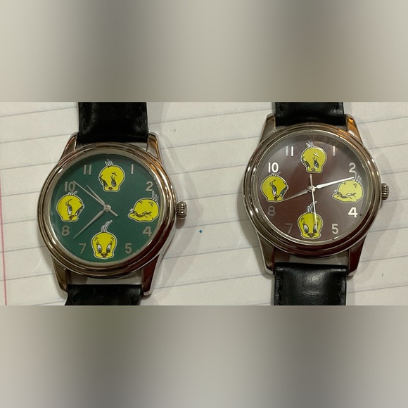 Warner Brothers: Looney Tunes unisex Tweety bird color changing mood watch. - Picture 7 of 7